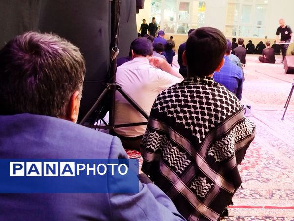 شب اول محرم، دانش‌آموزان کاشمری در هیئت انصار المهدی پرچم عشق برافراشتند