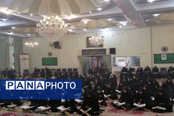 محفل انس با قرآن فرهنگیان و دانش آموزان خراسان رضوی در یادبود شهید جمهور