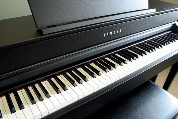 انگشتانی که احساس را به صدا تبدیل می‌کنند 