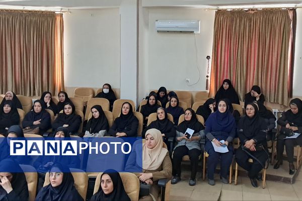 برگزاری کارگاه جهاد تبیین درباره جنگ تحمیلی دوازده روزه در سنندج