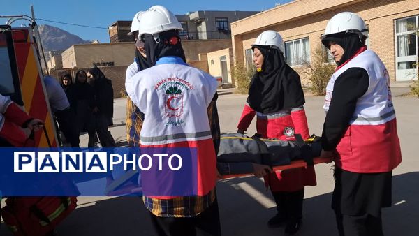 دبیرستان بنت الهدی میزبان بیست و هفتمین مانور زلزله تفت بود