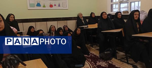 جلسه انجمن اولیا و تحویل کارنامه هشدار دبیرستان مادرمهربان خلیل آباد