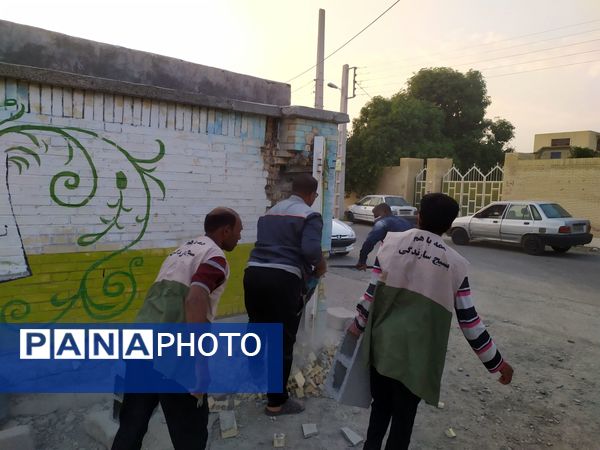 بهسازی کف مدارس خاکی رودان با همت خیرین و گروه‌های جهادی