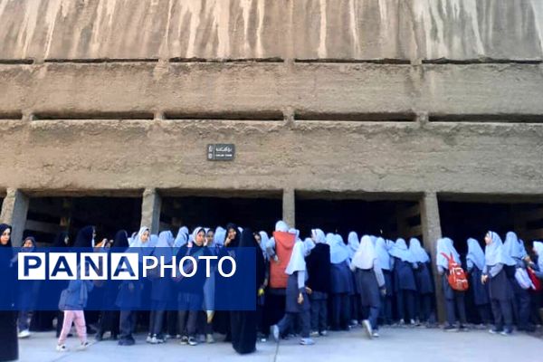 حضور دانش‌آموزان دبستان حاتم ناحیه دو شهرری در اردوی ری گردی