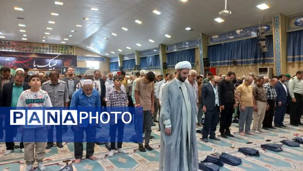 حضور دانش‌آموزان و فرهنگیان در نماز‌ جمعه صفادشت