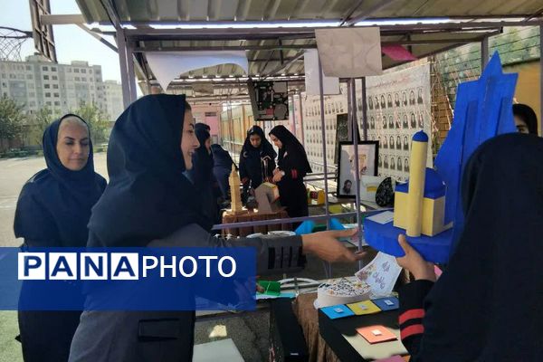 برگزاری دهه‌ ریاضیات در مدرسه هیات امنایی فرزانگان شهرستان ملارد