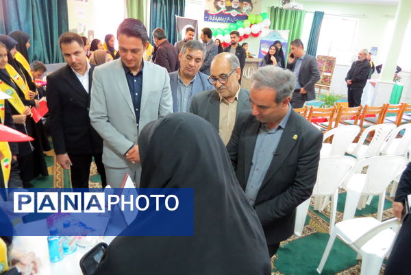 افتتاح نمایشگاه کتاب به‌مناسبت هفته کتاب و کتاب‌خوانی 