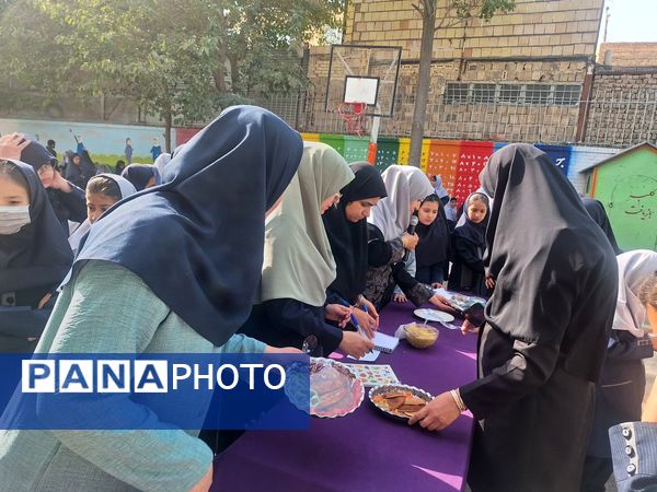 طعم همدلی، عطر امید در جشنواره غذای سلامت روان در مدرسه مهندس رحمانی فرد ناحیه یک مشهد مقدس