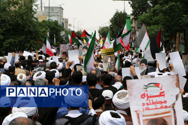 راهپیمایی نمازگزاران جمعه قم در محکومیت جنایات اردوگاه «النصیرات»