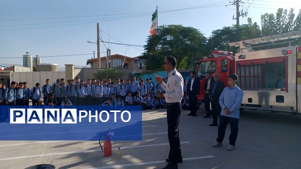 آموزش عملی اطفای حریق در دبیرستان نمونه مرحوم طاووسی خلیل آباد