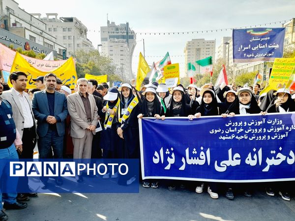 راهپیمایی روز دانش‌آموزان در ناحیه 6 مشهد 