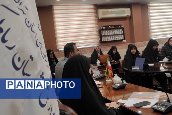 هم‌افزایی نیروهای پرورشی قطب پرند در نشست تخصصی رباط‌کریم