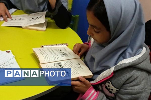  بازدید هدفمند دانش‌آموزان ورامینی از کتابخانه عمومی