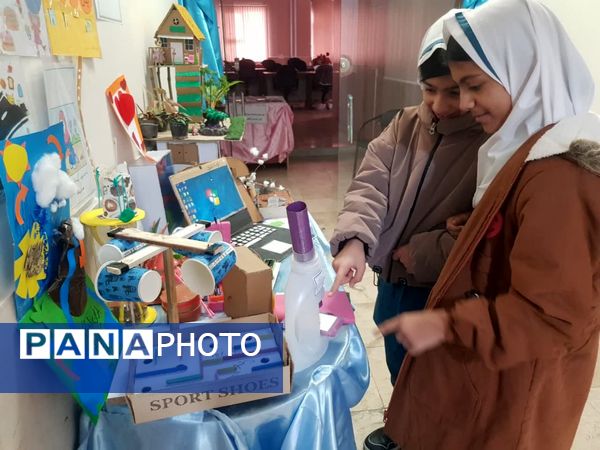 نمایشگاه آثار پژوهشی دانش آموزان رودهن