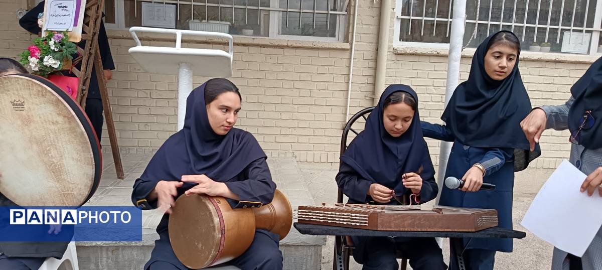 جشنواره کیک و دسر در دبیرستان کوثر فرهنگیان 