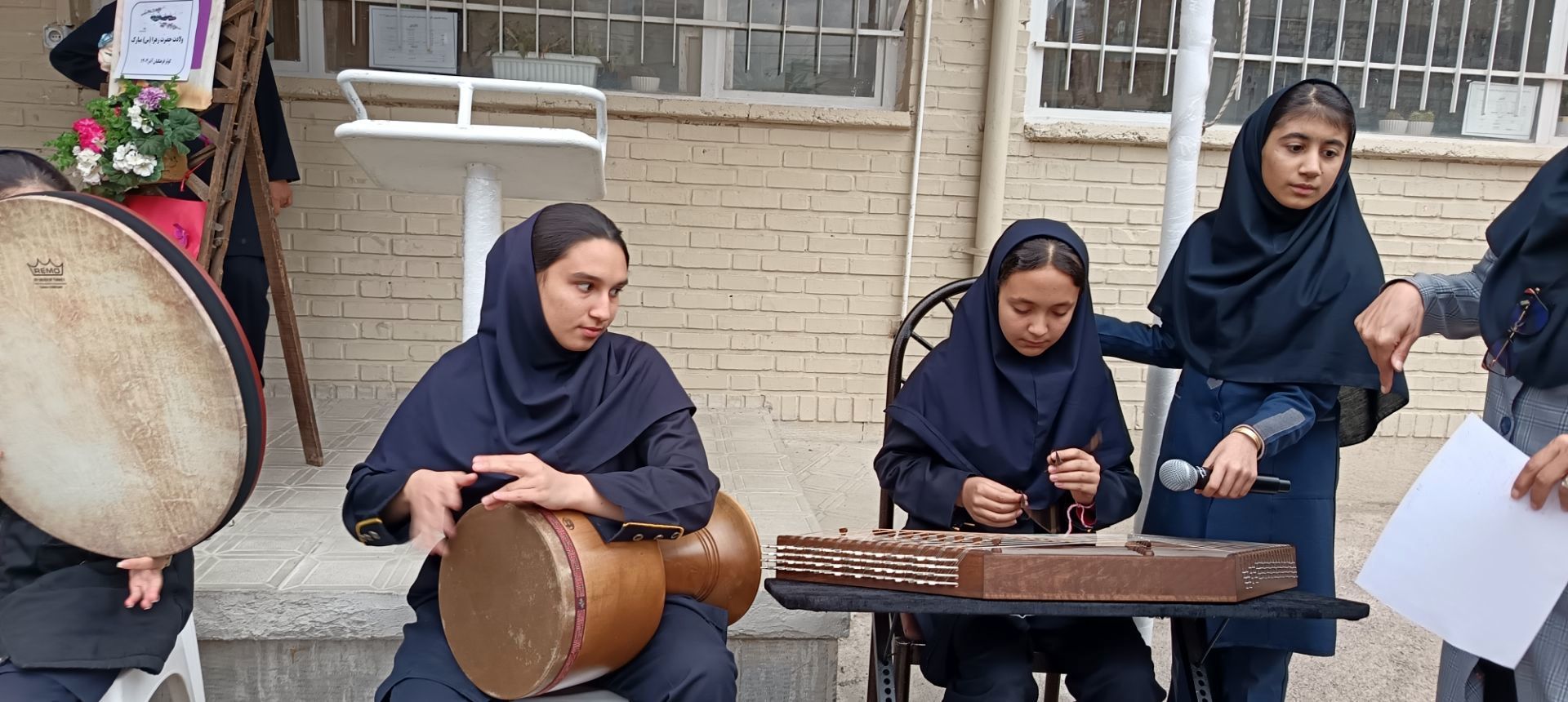 جشنواره کیک و دسر در دبیرستان کوثر فرهنگیان 