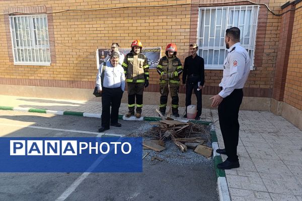 مراسم پدافند غیرعامل در دبیرستان بشارت بهارستاندو