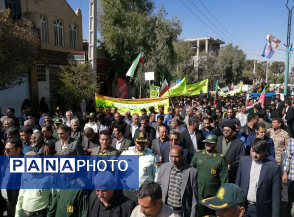 حضور پرشور دانش‌آموزان مدارس خاتم در راهپیمایی ۱۳ آبان 