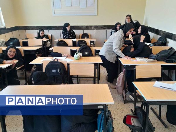 مانور زلزله در دبیرستان مادرمهربان خلیل آباد