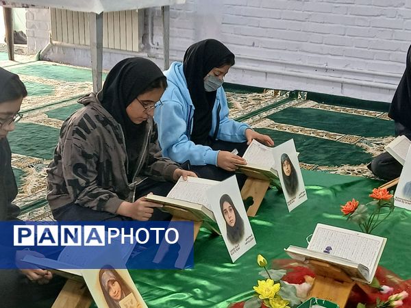 محفل انس با قرآن در دبیرستان دخترانه فاطمیه 