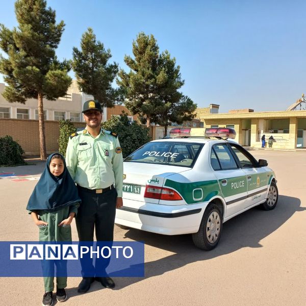 حضور ماموران نیروی انتظامی در دبستان حاج فرج عبداللهی اردکان