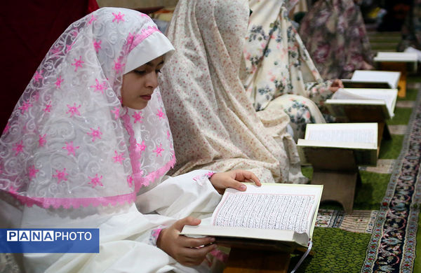 اعتکاف دانش‌آموزی در مسجد لولاگر