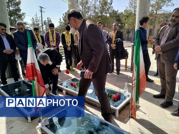 مراسم غبارروبی مزار شهدای گمنام دانشگاه آزاد اسلامی واحد کاشمر