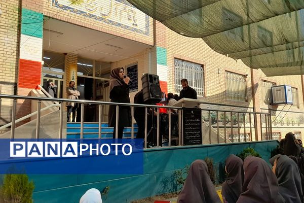 مراسم عزاداری فاطمیه با برکت پرچم امام حسین(ع) در مدرسه آیت‌الله خامنه‌ای