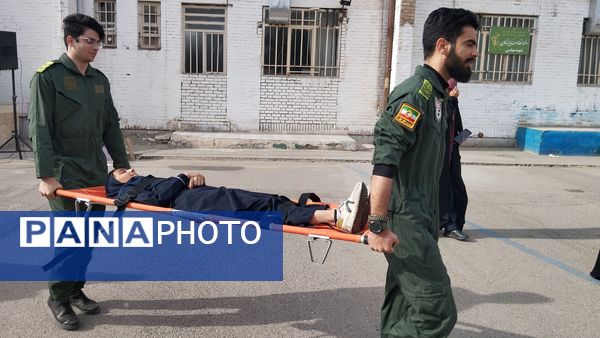 برگزای بیست و ششمین مانور سراسری زلزله و ایمنی در دبیرستان دخترانه متوسطه اول شهید عباسی 