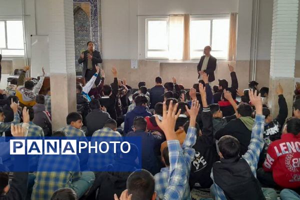 آغاز مسیر آگاهانه انتخاب رشته در مدرسه شهید فتوحی رباط‌کریم