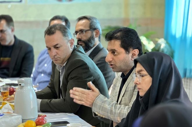 «شبکه همیار مدیران تحولی» محور گفت‌وگوی مسئولان و مدیران مدارس قائمشهر