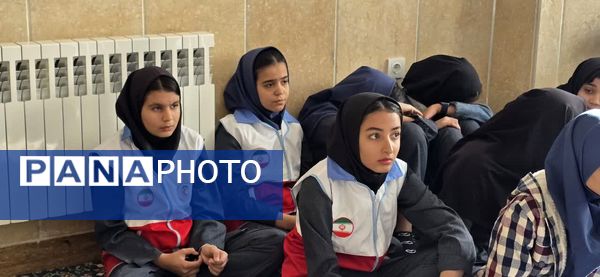 تمرین آمادگی دانش‌آموزان بافق در مانور سراسری زلزله و ایمنی