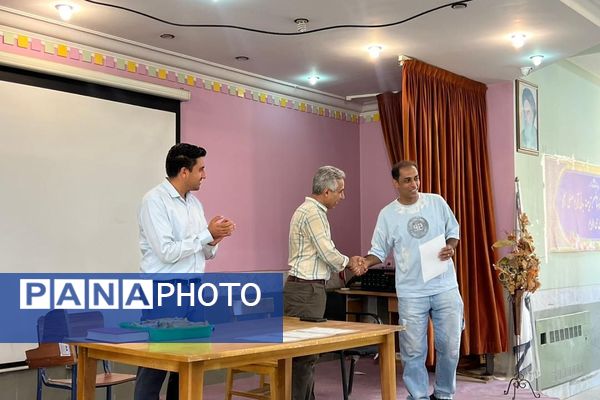 برگزاری جلسه انجمن اولیا و مربیان در آموزشگاه آریو مصلی نژاد ناحیه دو شهرری 