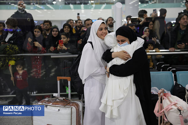 استقبال از آخرین کاروان عمره‌گذار دانش‌آموزی از سکوی پروازی تهران