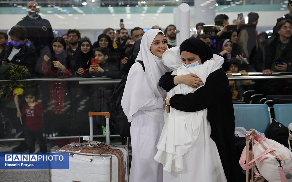 استقبال از آخرین کاروان عمره‌گذار دانش‌آموزی از سکوی پروازی تهران
