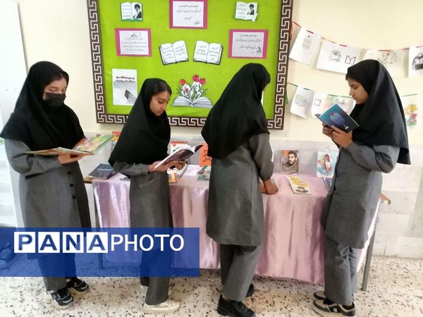 گرامیداشت هفته کتاب و کتابخوانی در دبیرستان حاج مهدی روحانی شهرستان خلیل آباد 