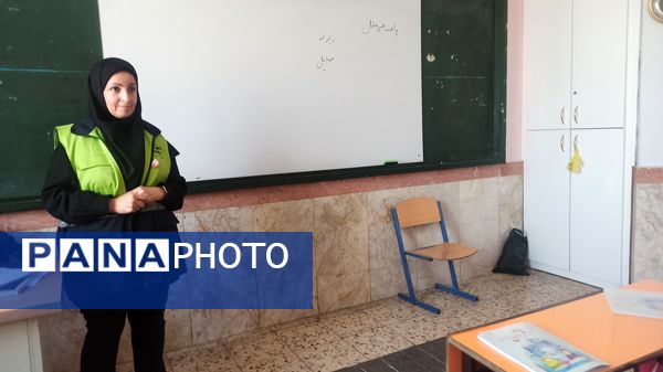 آموزش پدافند غیرعامل در دبستان نیایش