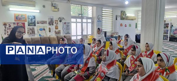 بازدید رئیس سازمان دانش‌آموزی از دبستان شاهد دختران