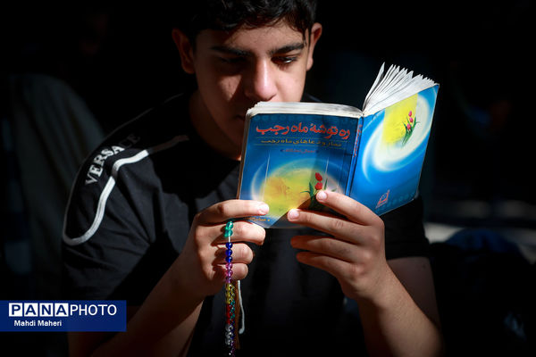 اعتکاف دانش‌آموزی در مسجد قمربنی هاشم (ع)