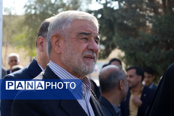 افتتاح زمین چمن دبیرستان دوره اول استعدادهای درخشان شهیدان مزیدی 