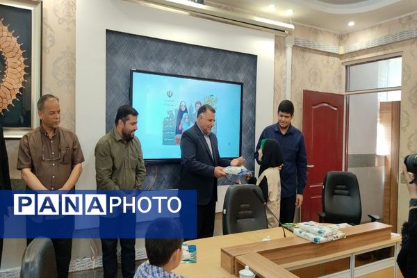 تجلیل از برگزیدگان پویش رأی با خانواده در نیشابور