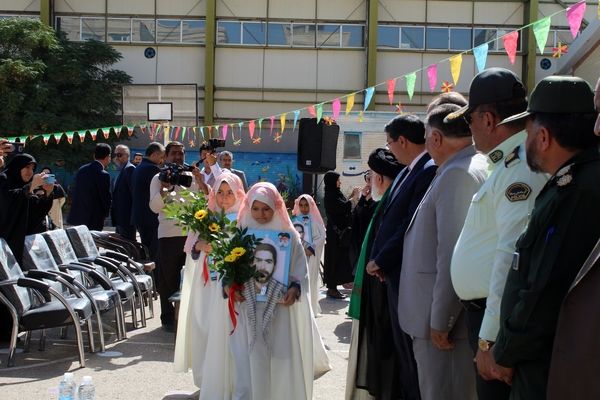 مراسم نمادین آیین بازگشایی مدارس در دبیرستان شاهد خیر سجادیه 