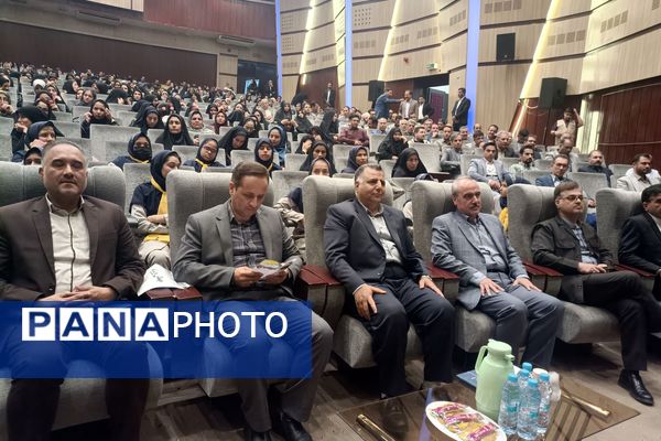 آیین تجلیل از برگزیدگان طرح و برنامه‌های آموزش بنیادین ابتدایی