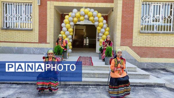 بهره‌برداری از دبستان ۱۲ کلاسه حسن‌زاده در مشهد 