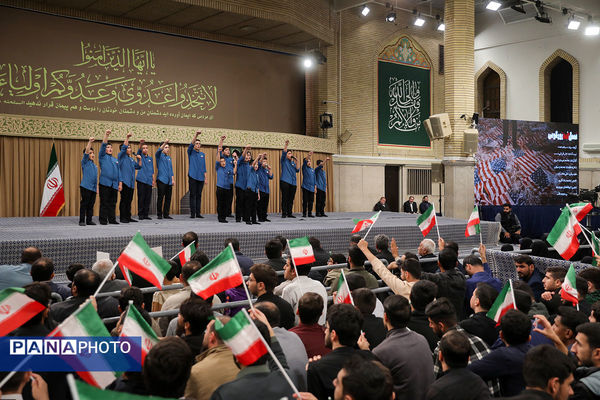 دیدار هزاران نفر از دانش‌آموزان و دانشجویان با رهبر انقلاب
