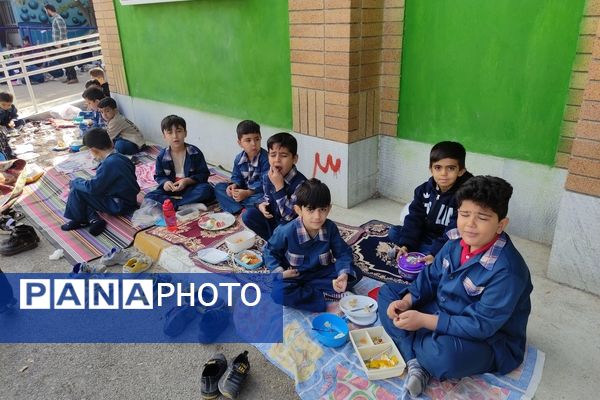 صبحانه سلامت در دبستان هیأت امنایی قرآنی مبین شهرستان شیروان