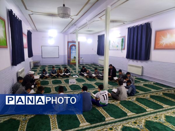 محفل انس با قرآن کریم در دبستان فضیلت کاشمر 