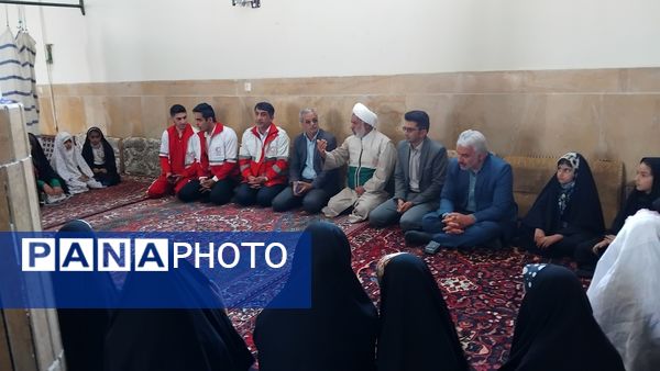 میز خدمت مسئولان در نماز جمعه شهر وردنجان