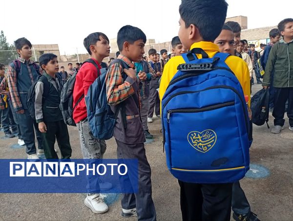 آغاز بازگشایی مدارس و شور و حال دانش آموزان دبستان شهید پسندیده فدافن در نخستین روز پاییز