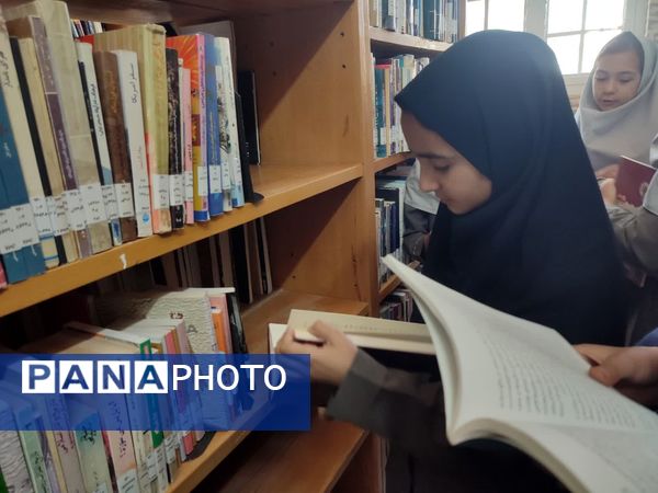 معرفی کتاب‌های  مرجع توسط دانش آموزان مدرسه شهید نجفی فدافن